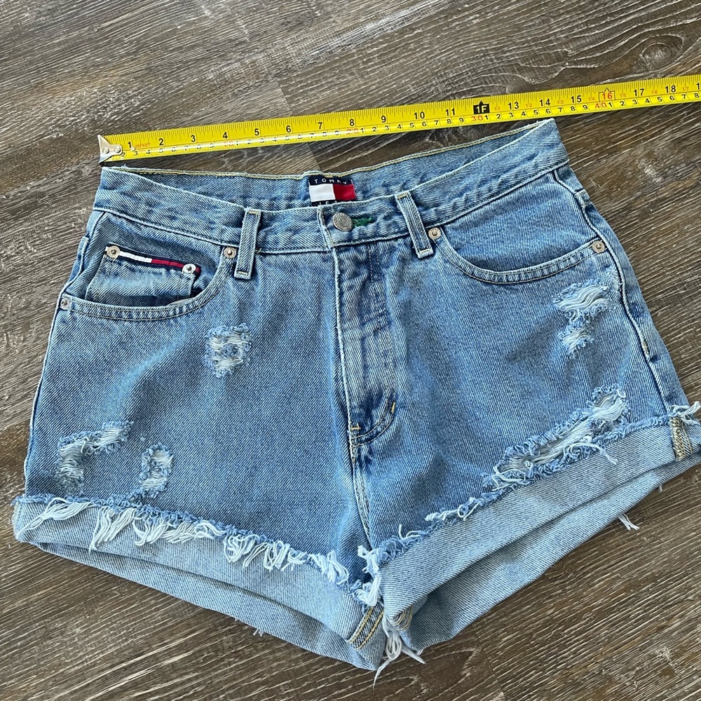 28” Tommy Hilfiger high rise distressed denim shorts! The cutest mom shorts!